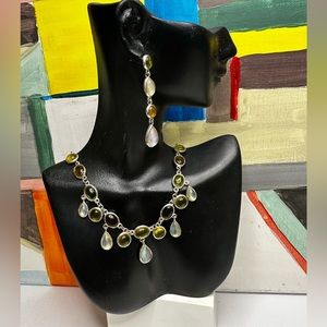 Tear drop design, Matching earring set